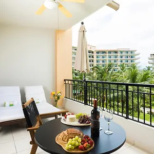 Apartment Perfect Getaway Loft: Beachfront Balcony & Pool View, Nuevo Vallarta